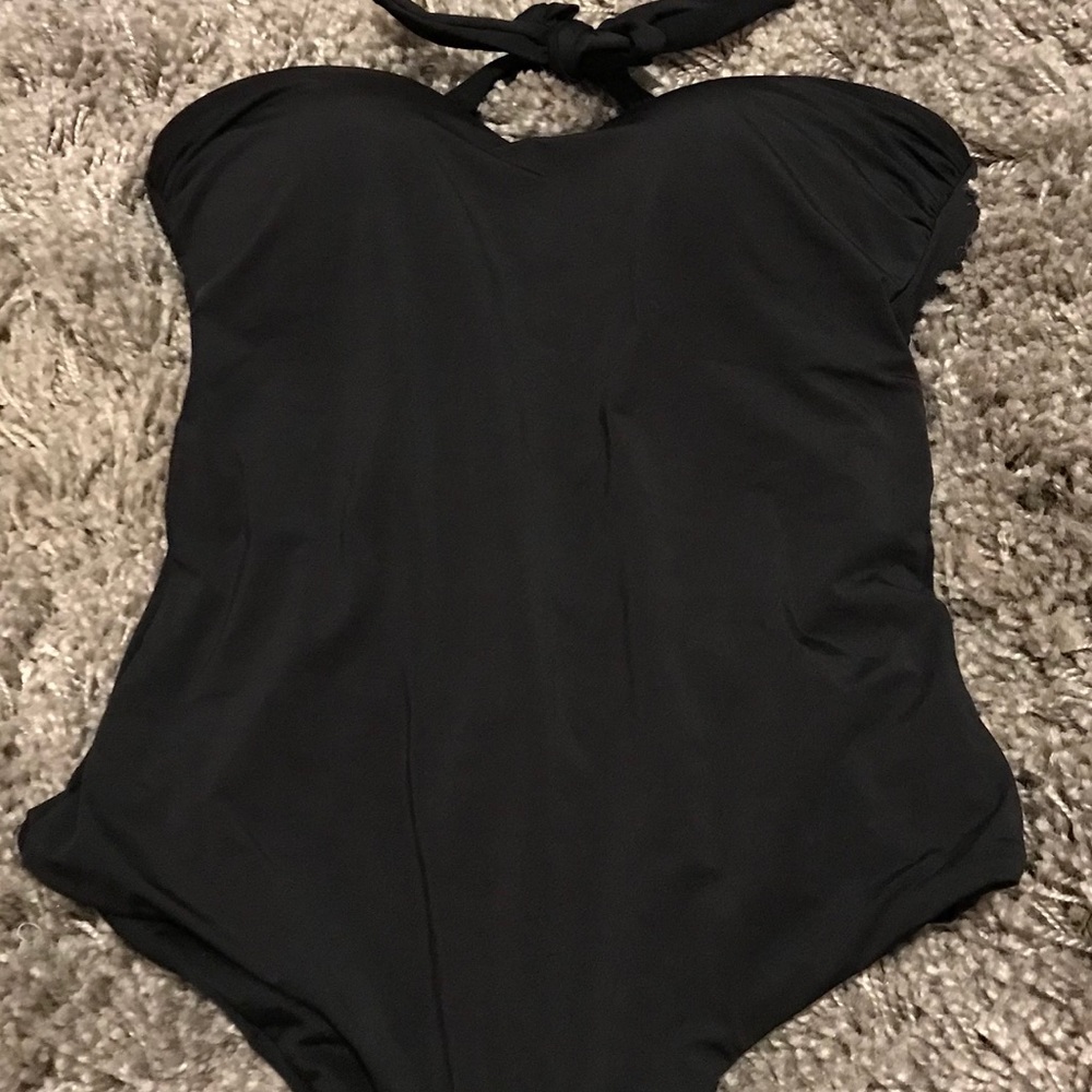 Black strapless bathing suit with open back